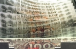 HonderdjesTelmachineReeks_JB1996-143-32Nederland,Haarlem,1996↵
project Geld↵
↵
Briefjes van 100 honderd gulden↵
telmachine↵
Johan Enschede↵
Drupsteen↵
↵
foto Jan Bogaerts