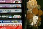 PortomoneeBankpasMunten_JB1997-126-11Nederland,1997↵
project Geld↵
↵
Creditcards↵
Munten los geld kleingeld↵
stuiver kwartje gulden rijksdaalder knaak↵
Bankpas↵
portomonnaie portomonee↵
↵
foto Jan Bogaerts