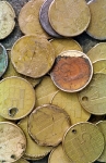 VijfjesBeschadigd_JB1996-115-21Nederland,1996↵
project Geld↵
↵
5 vijf gulden↵
Munten die zijn teruggestuurd naar de Nederlandse Munt omdat er iets mee is. Ze hebben klemgezeten, zijn bij een brand beschadigd of als gereedschap gebruikt. ↵
↵
foto Jan Bogaerts